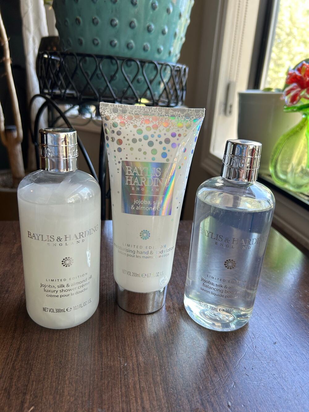 New Baylis & Harding Jojoba Silk & Almond Oil set shower crème lotion body wash